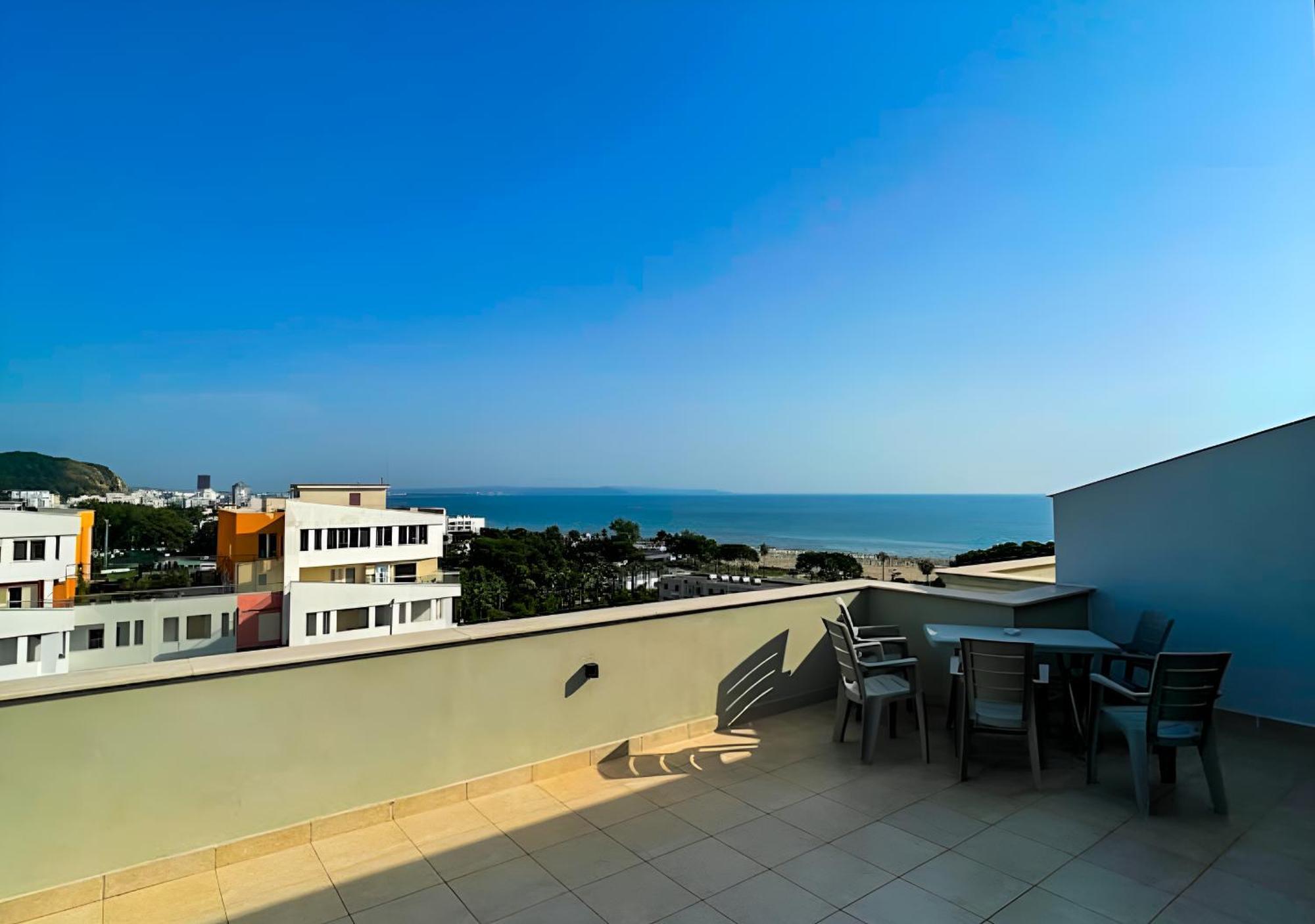 Yellow Building Durrës Buitenkant foto